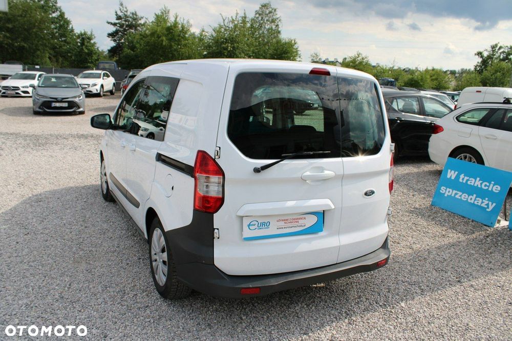 Ford Transit Courier - 8