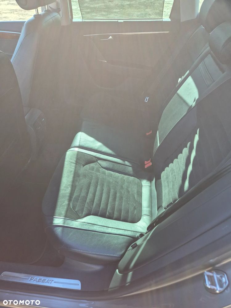 Volkswagen Passat Variant 2.0 TDI Highline R-Style DSG - 11