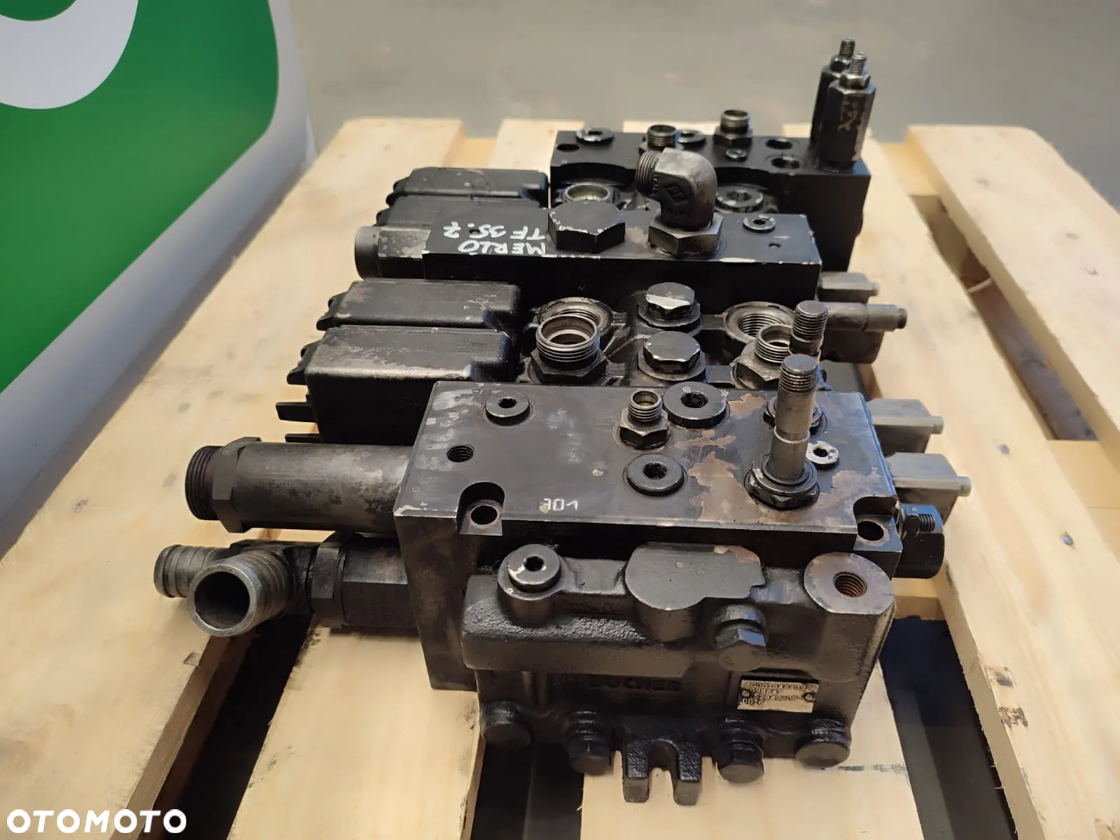Rozdzielacz hydrauliczny BUCHER 52342209  TEREX 860 - 7