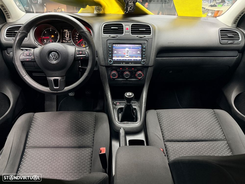 VW Golf 2.0 TDi Confortline - 9