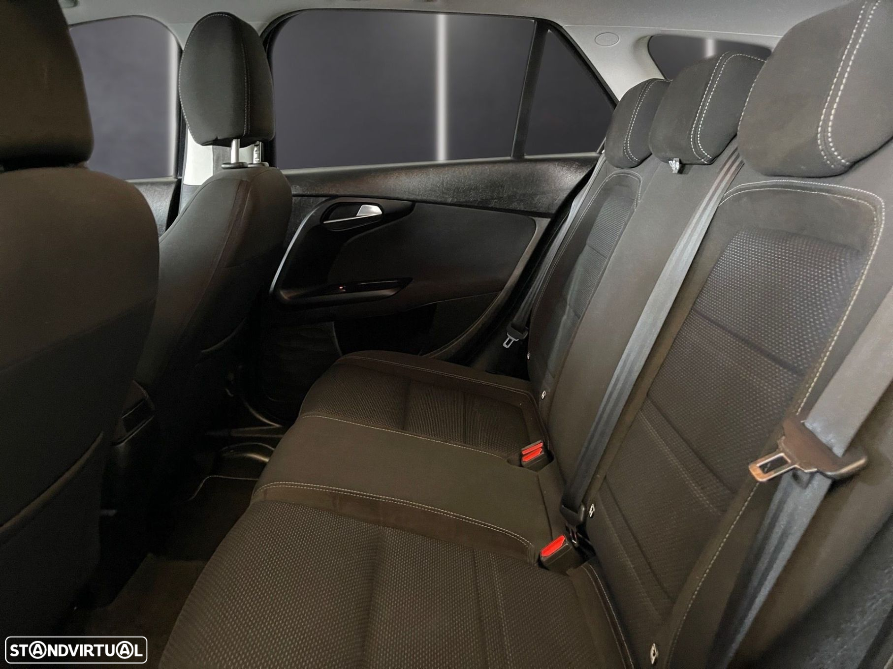 Fiat Tipo Station Wagon 1.3 M-Jet Lounge - 25