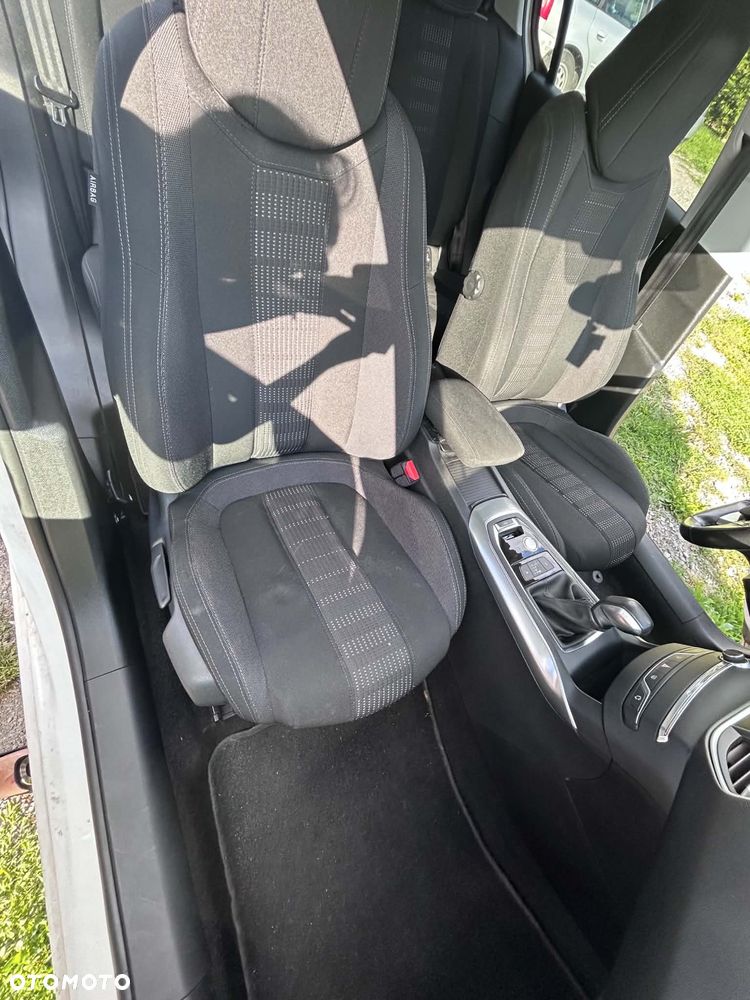 Peugeot 308 - 8