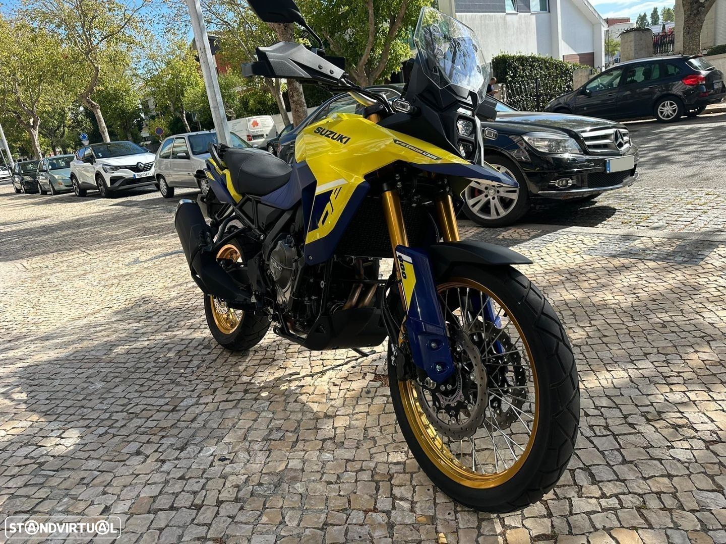 Suzuki V V-storm 800 DE - 1