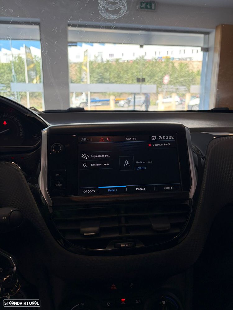 Peugeot 208 PureTech 82 Style - 21