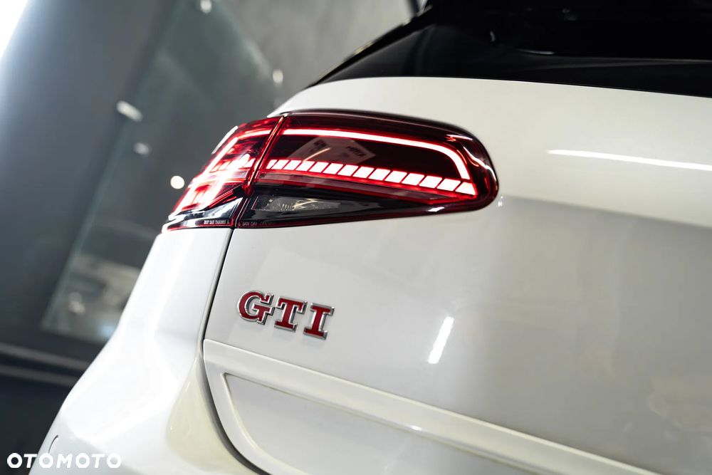 Volkswagen Golf GTI (BlueMotion Technology) DSG Performance - 13