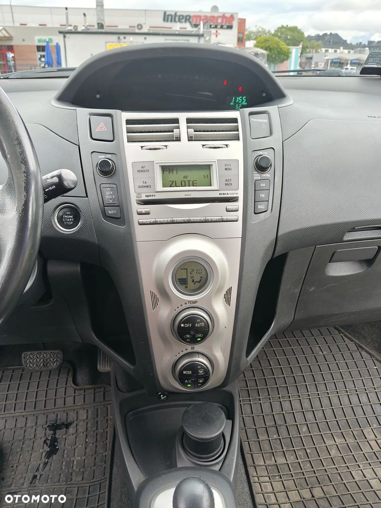 Toyota Yaris - 10