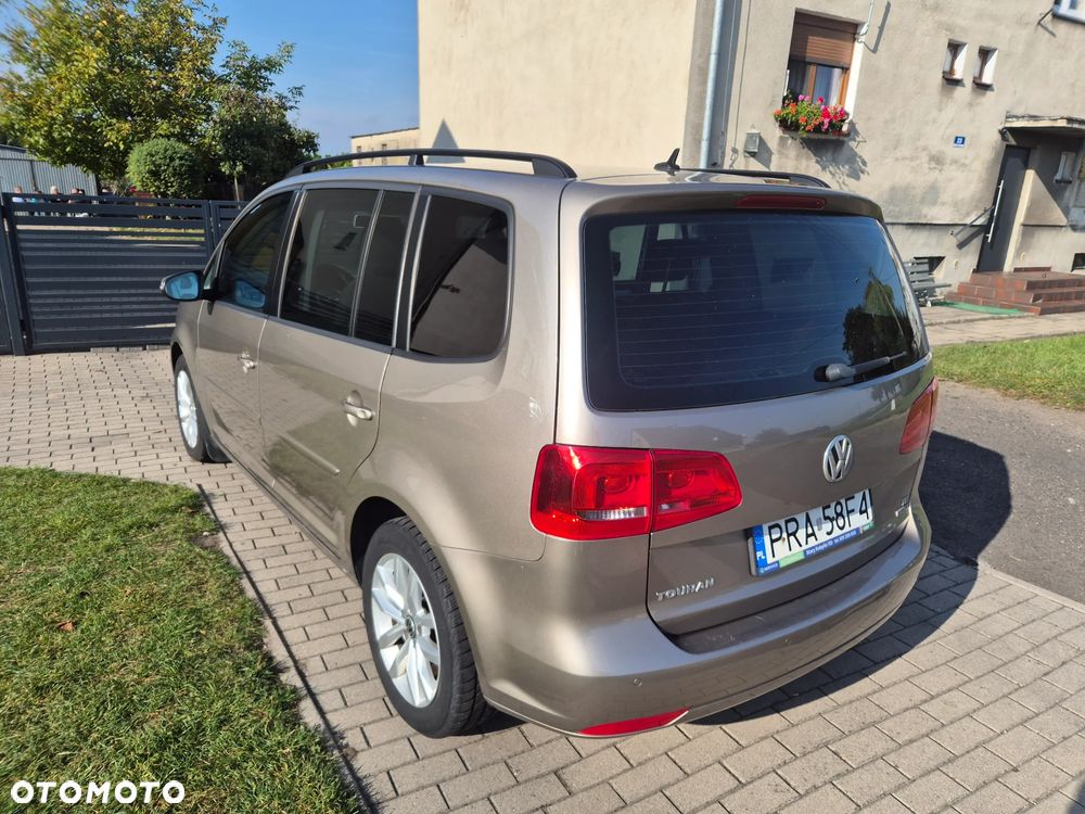 Volkswagen Touran 2012 photo 3
