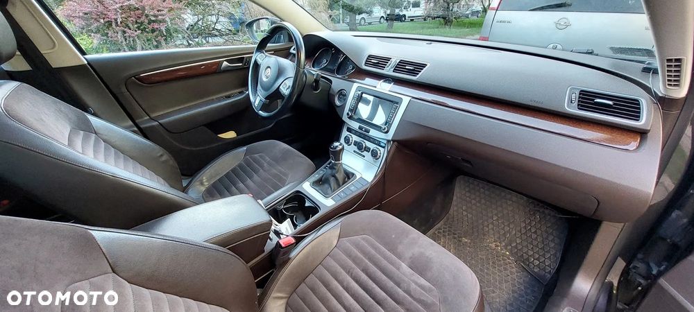 Volkswagen Passat 1.6 TDI Comfortline - 14