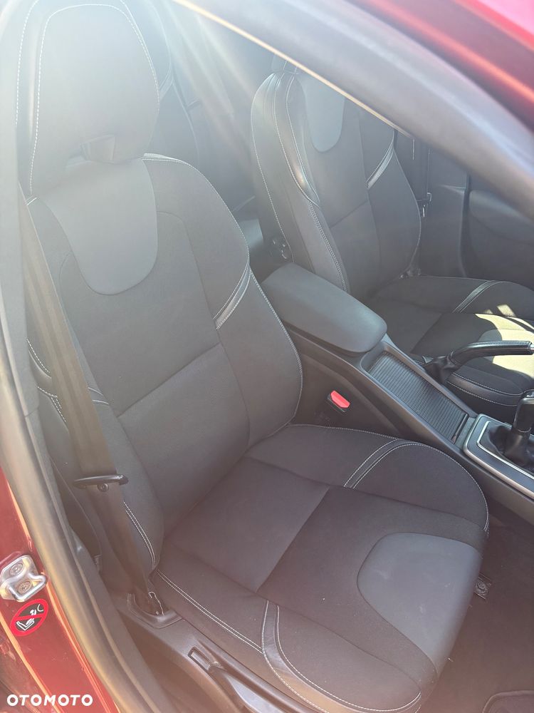 Volvo V40 D2 Momentum - 31