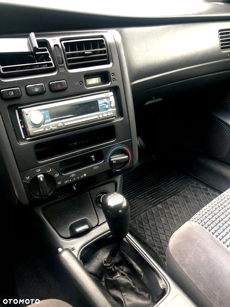 Toyota Carina 1.8 - 12