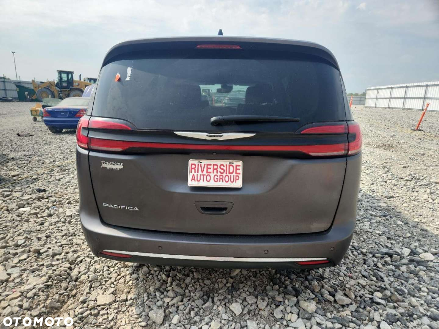 Chrysler Pacifica - 12