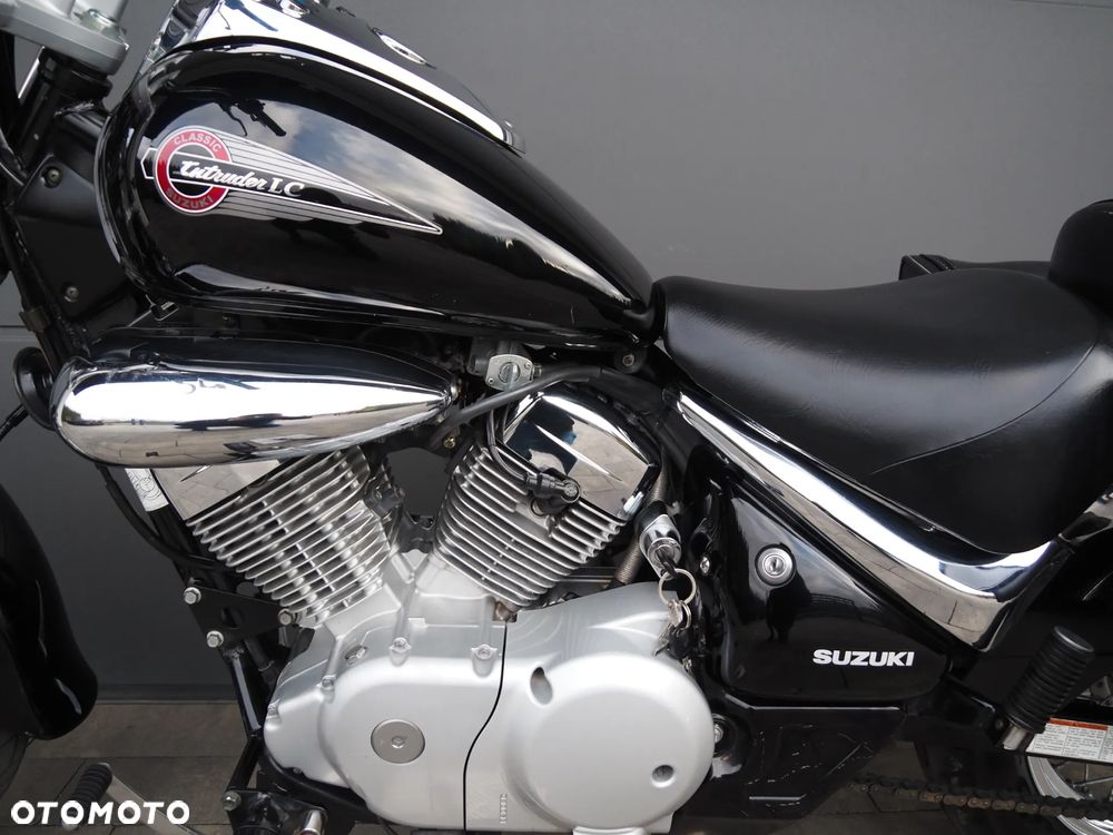 Suzuki Intruder - 17