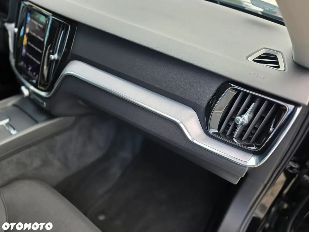 Volvo V60 B3 B Momentum Core - 32