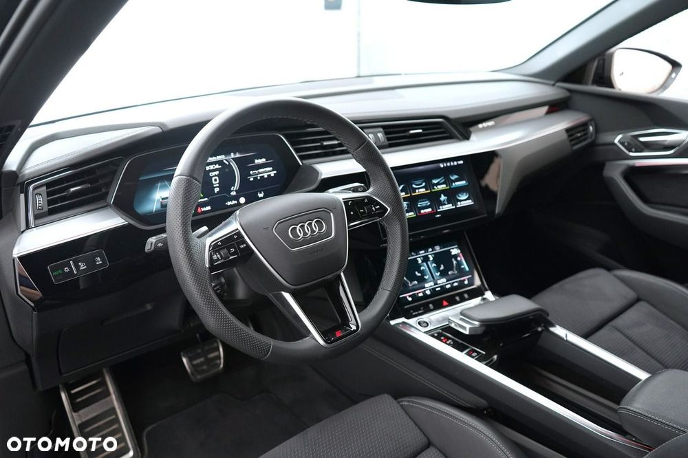 Audi Q8 e-tron - 16