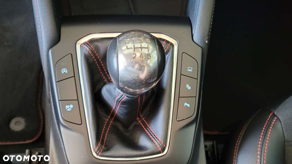Ford Kuga - 24