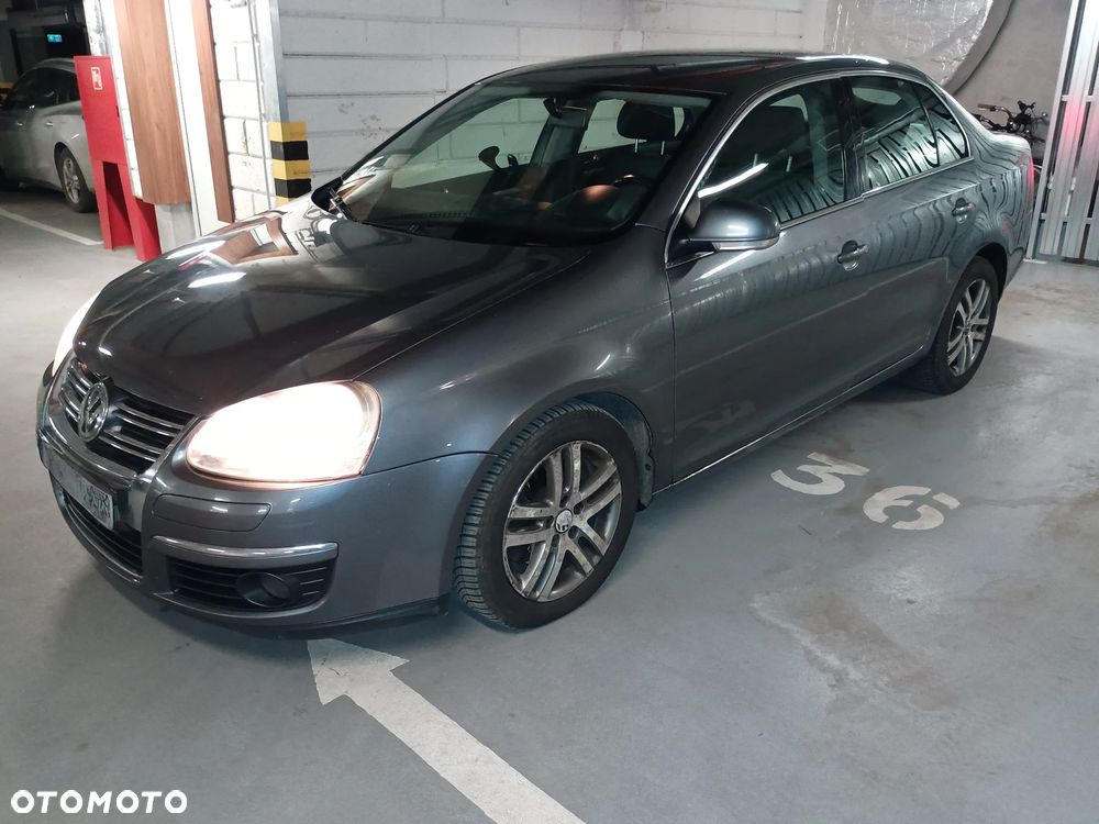 Volkswagen Jetta 2.0 FSI Comfortline - 1