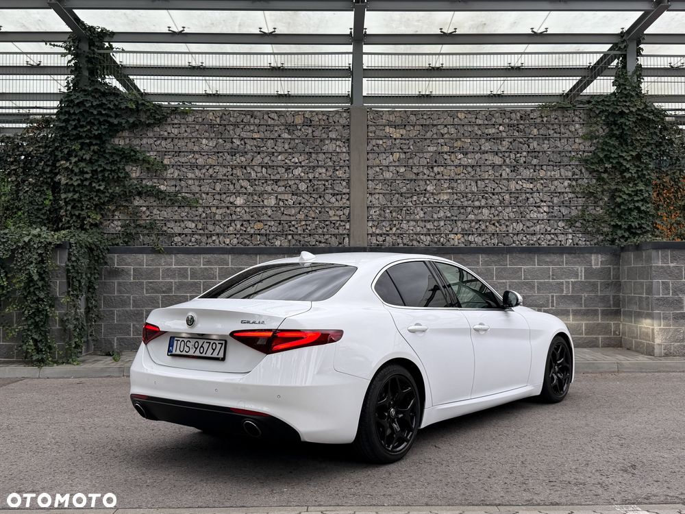 Alfa Romeo Giulia - 11