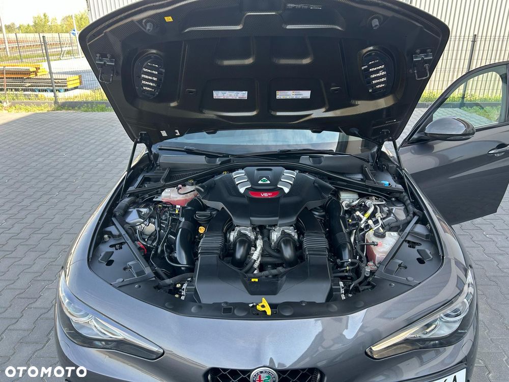 Alfa Romeo Giulia 2.9 V6 Bi-Turbo AT8 Quadrifoglio - 25