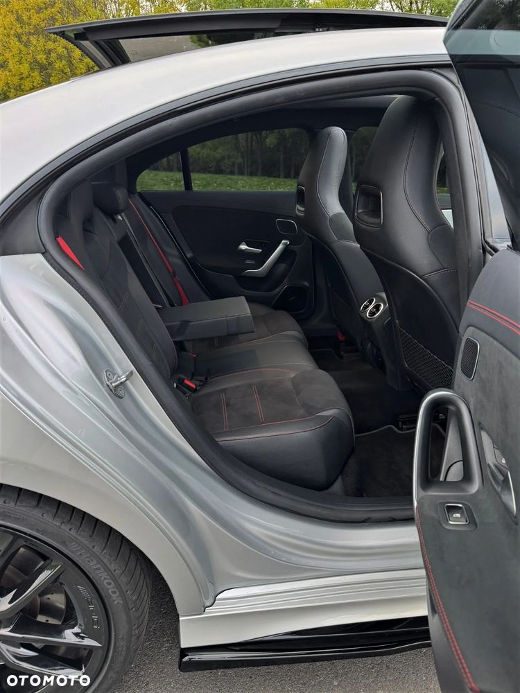 Mercedes-Benz CLA AMG 35 4Matic AMG Speedshift 7G-DCT - 25