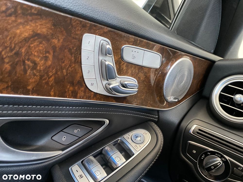Mercedes-Benz Klasa C 400 4Matic 7G-TRONIC AMG Line - 28