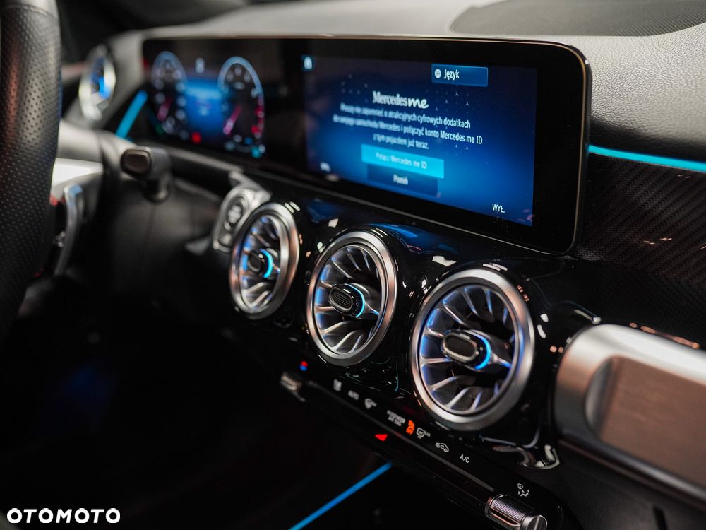 Mercedes-Benz GLB 200 AMG Line 7G-DCT - 18