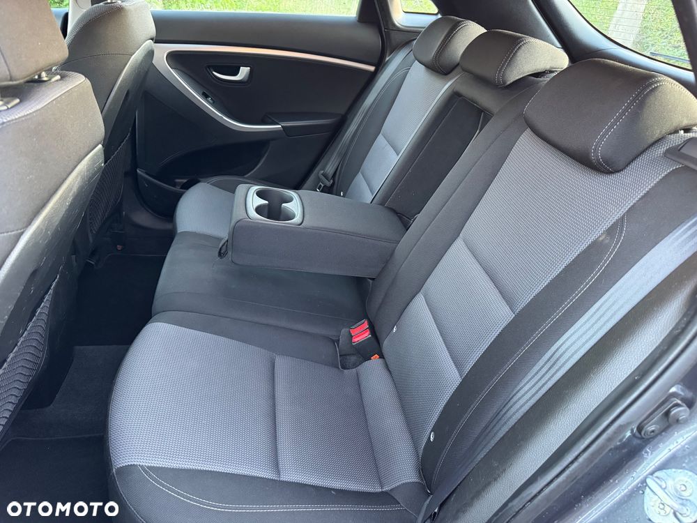 Hyundai i30 blue 1.6 CRDi Classic Navigation - 13