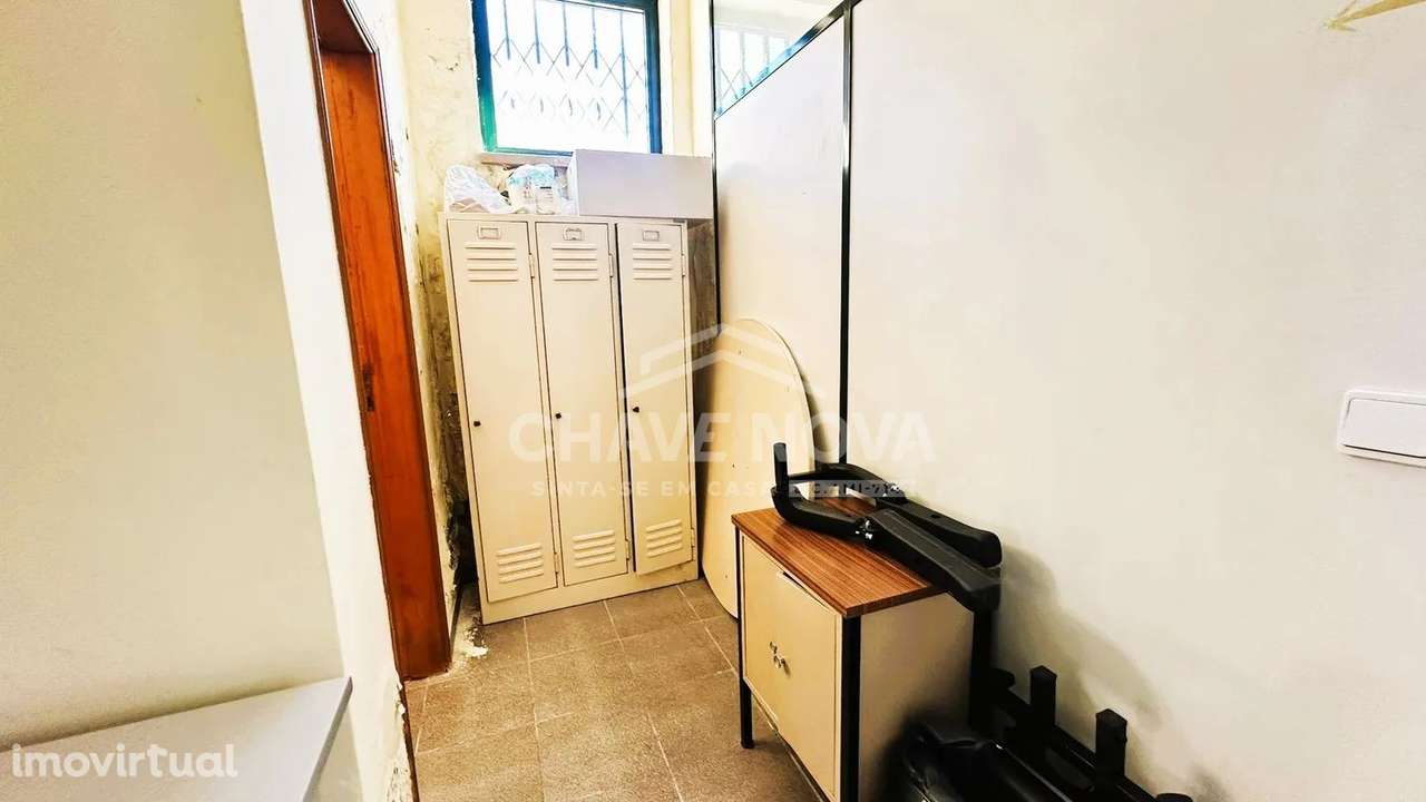 Loja Ampla em Mafamude (Rua da Rasa) - Grande imagem: 5/9