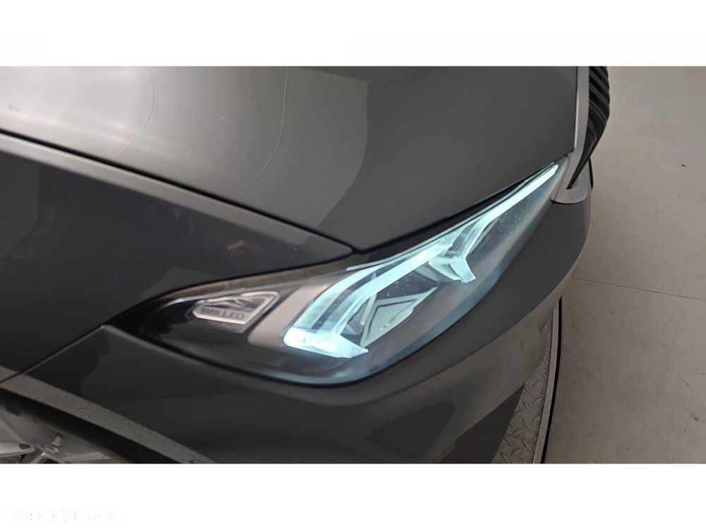 BMW Seria 3 320d xDrive mHEV - 26