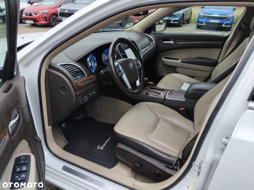 Lancia Thema 3.0CRD Executive - 12