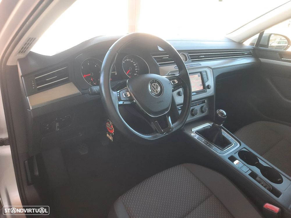 VW Passat 1.6 TDI BlueMotion - 17