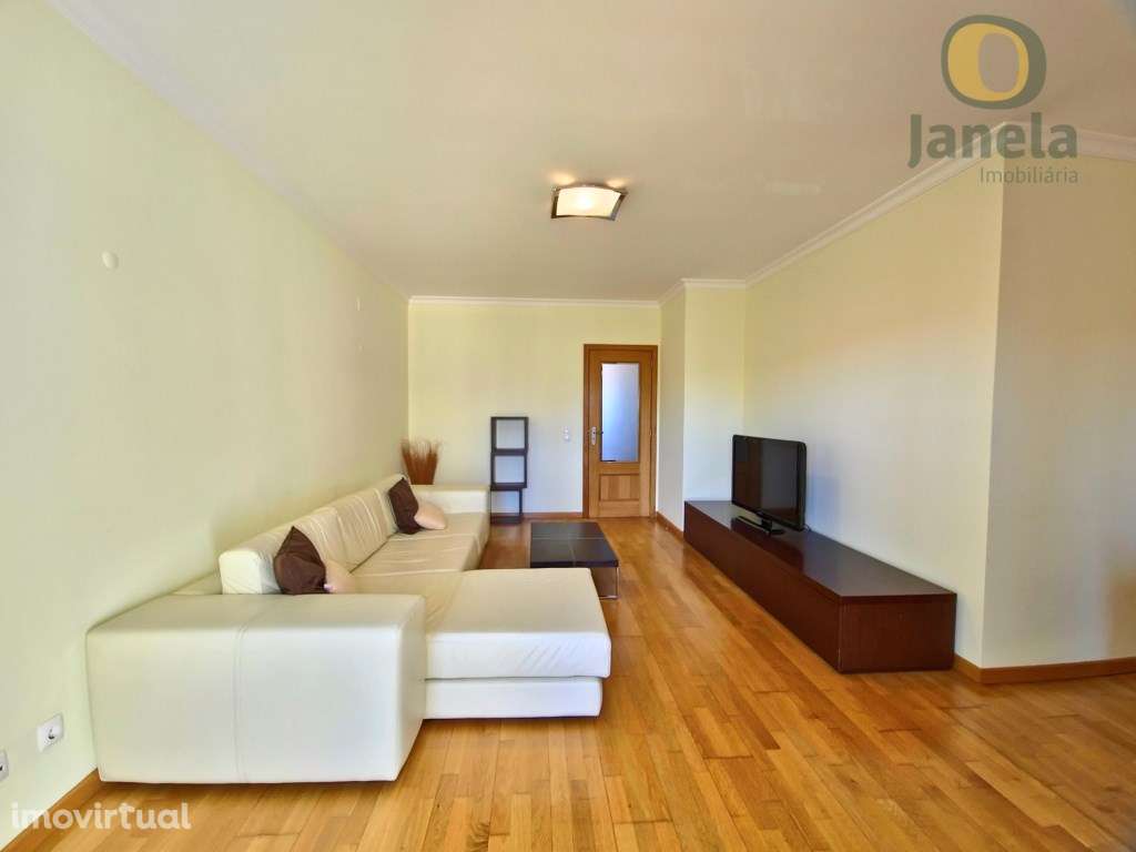 T2 grande com muita luz, duas varandas e boa localização em Faro - Grande imagem: 4/32