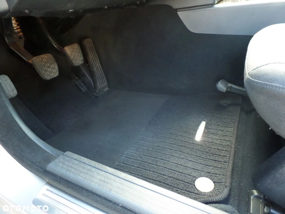Mercedes-Benz Klasa C 220 CDI Elegance - 29