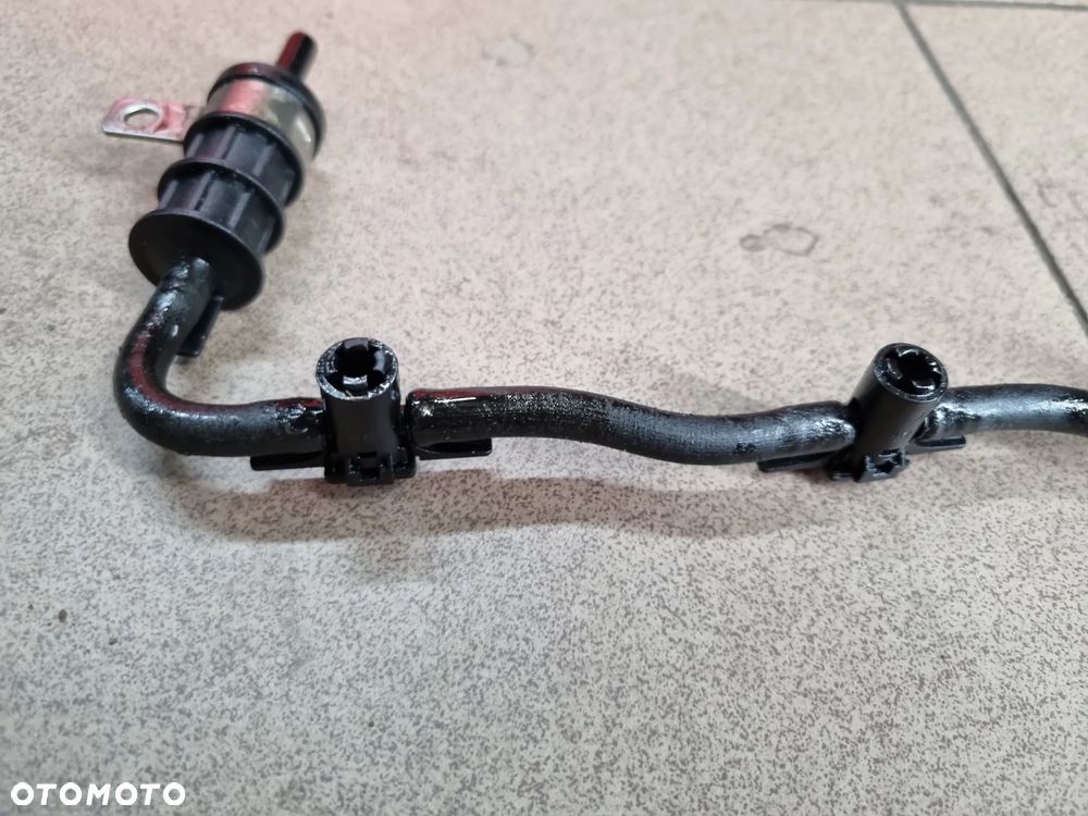 LISTWA PRZELEWOWA WTRYSKIWACZY TRAFIC VIVARO 2.0 DCI 06-10r. - 2