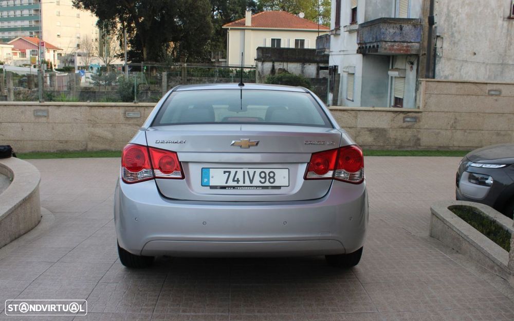 Chevrolet Cruze 1.6 LS - 6