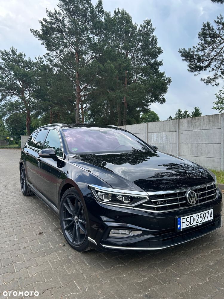 Volkswagen Passat - 1