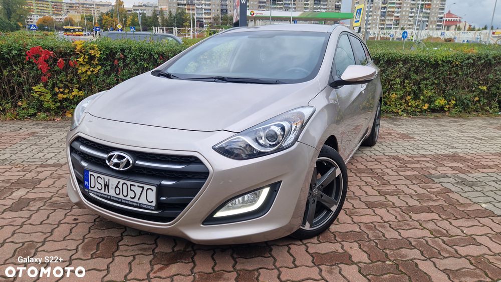 Hyundai i30 blue Kombi 1.6 CRDi Classic Navigation - 1