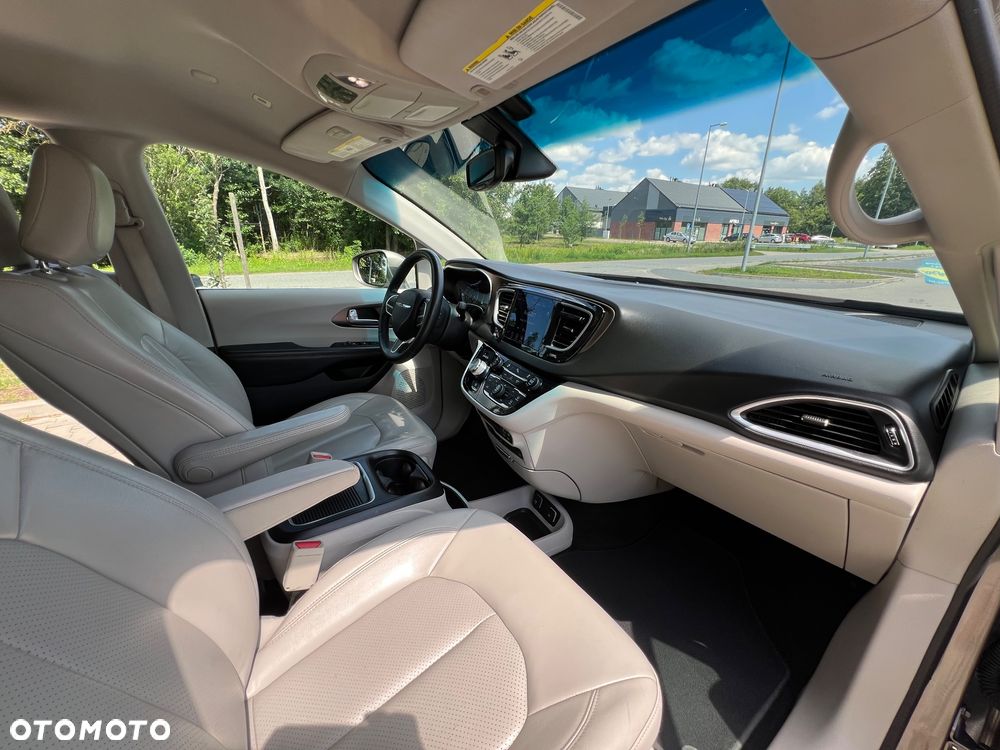 Chrysler Pacifica - 20