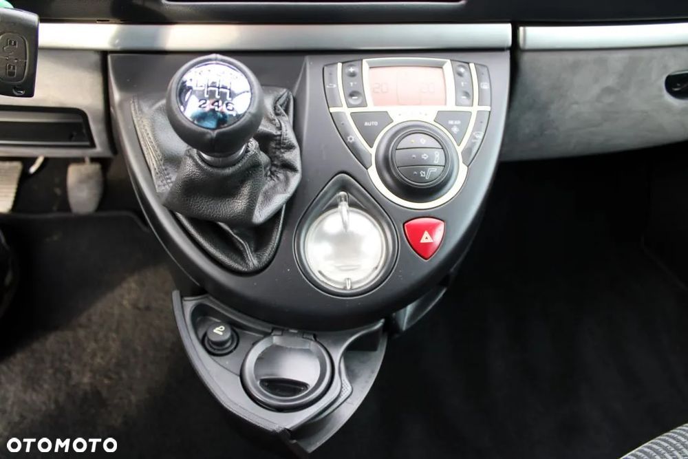 Citroën C8 2.0 HDi Attraction - 20