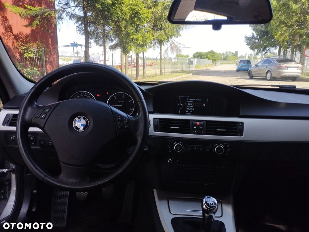 BMW Seria 3 318d DPF Edition Sport - 4
