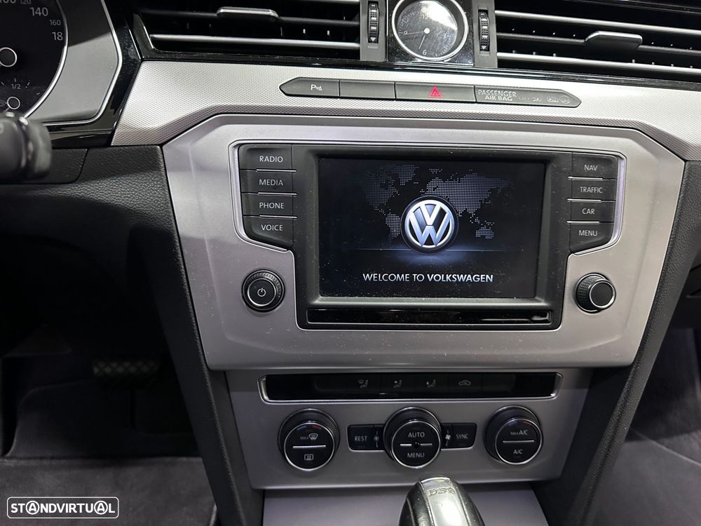 VW Passat Variant 2.0 TDi Confortline DSG - 17