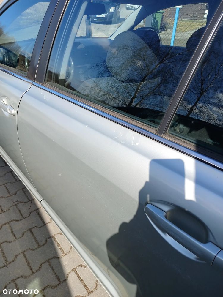 Toyota Avensis 2.0 D-4D Combi - 8