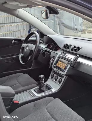Volkswagen Passat 2.0 TDI DPF Highline - 9