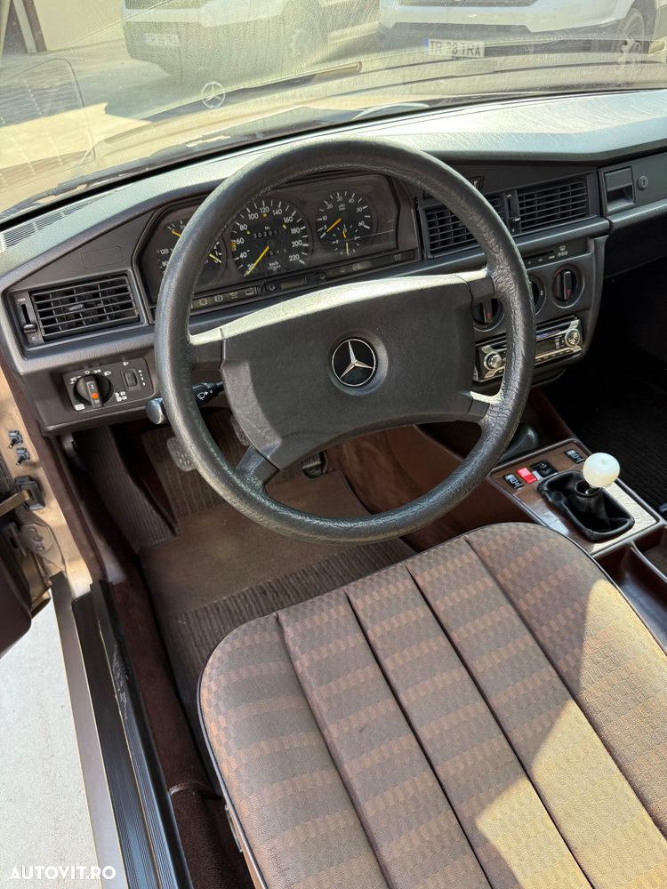 Mercedes-Benz 190 - 9