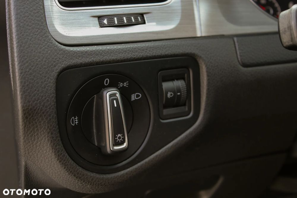 Volkswagen Golf 2.0 BlueTDI Highline - 33