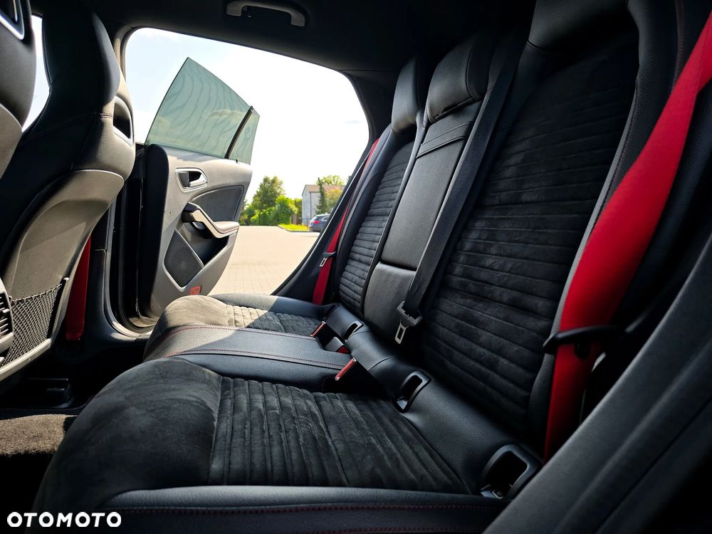 Mercedes-Benz CLA AMG 45 4Matic 7G-DCT - 27