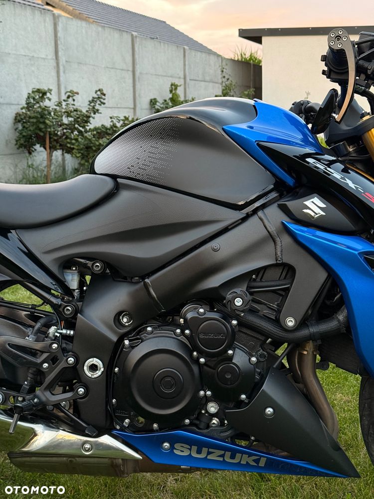 Suzuki GSX 1000 - 12