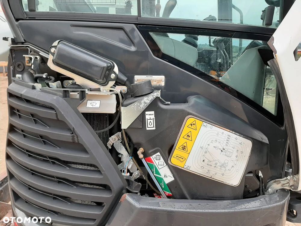 Bobcat E26 - 12