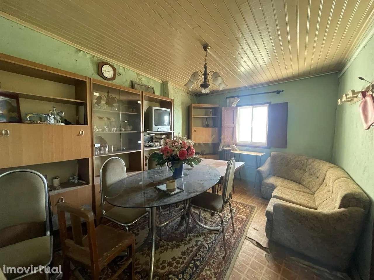 Quintinha com casa de pedra , várias construções e três artigos rústic - Grande imagem: 5/13