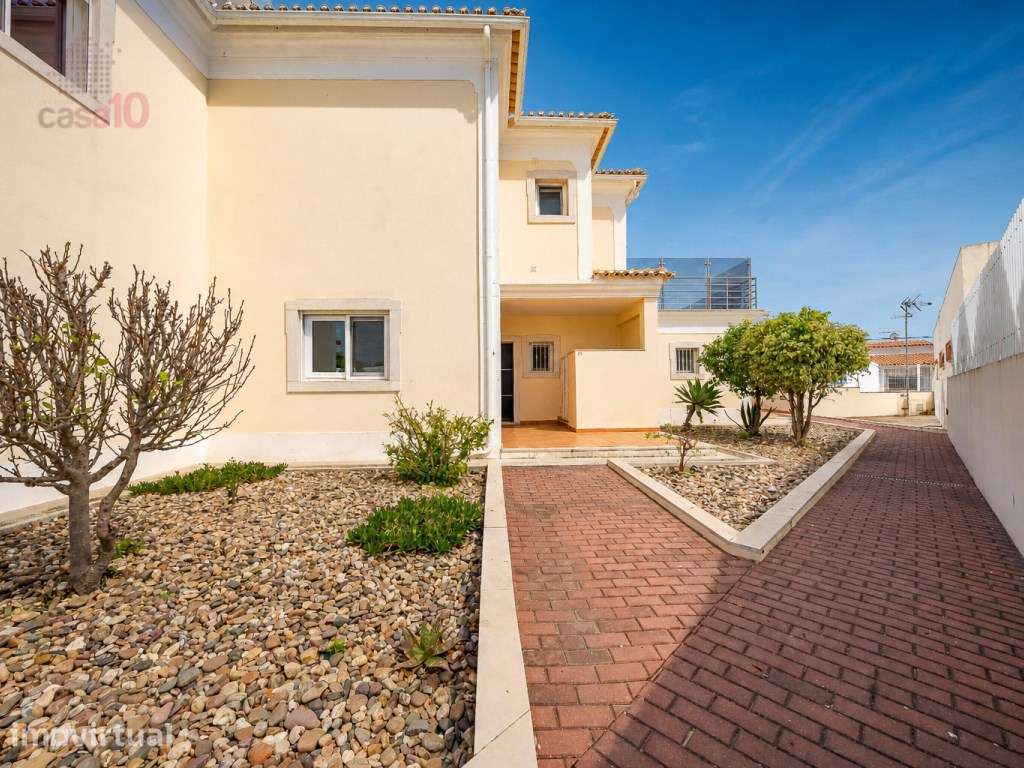 Moradia em banda V4 com amplos terraços e deslumbrante vista mar - Grande imagem: 3/30