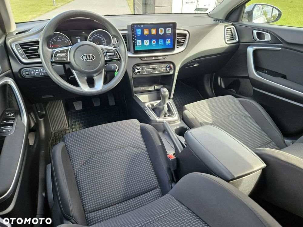 Kia Ceed - 11